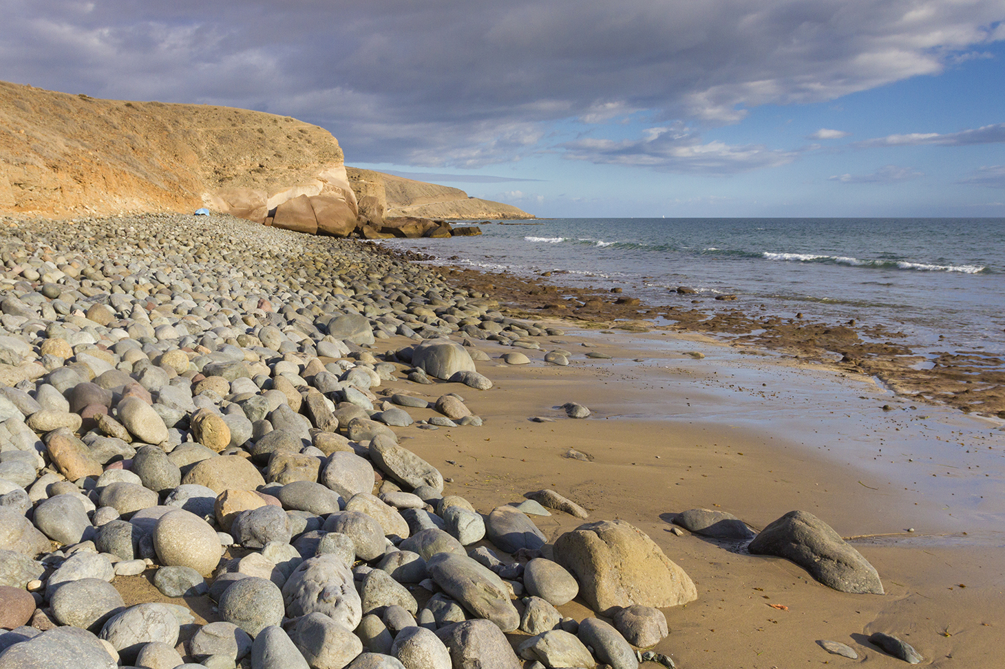 Llano de los Militares beach close to Arguinegu&iacute;n