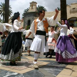 Parque Doramas and Pueblo Canario