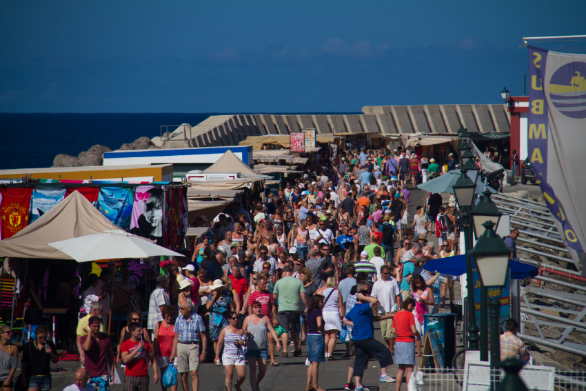The big Friday market at Puerto de Mog&aacute;n